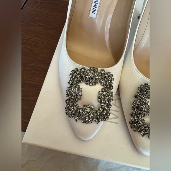 Manolo Blahnik Hangisi 105mm Satin Pumps - Picture 6 of 9